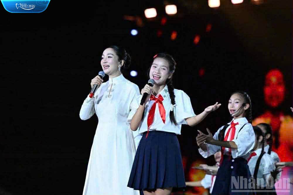 Giọng ca trẻ Thiên Kim và nụ cười mới tại Nha khoa Minh Châu